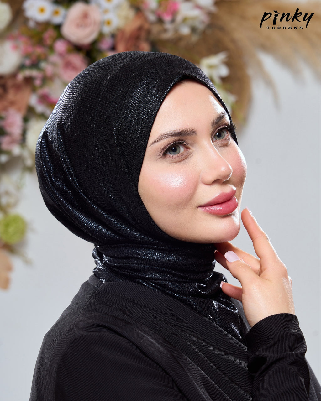 طباقية سواريه ليكرا بكباسين خلفيين من Pinky Turbans – طباقية لامعة للحجاب PKY-22-1