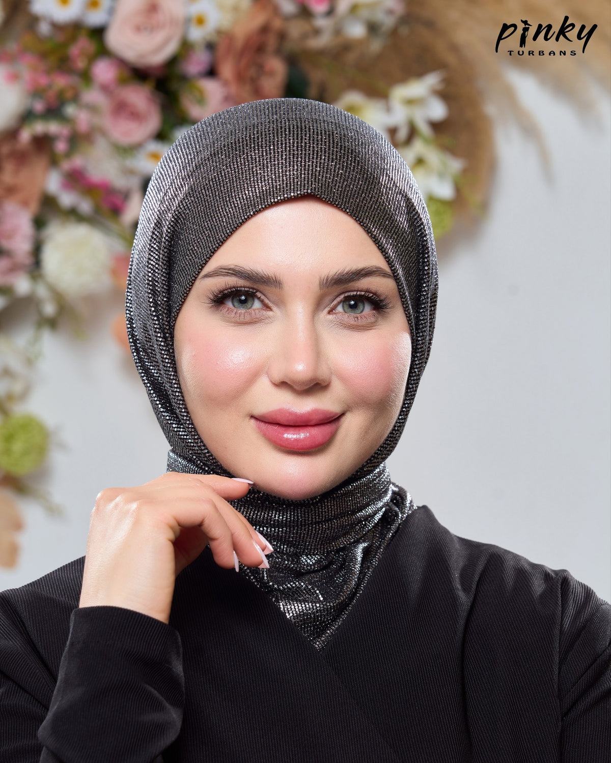 طباقية سواريه ليكرا بكباسين خلفيين من Pinky Turbans – طباقية لامعة للحجاب PKY-22-2
