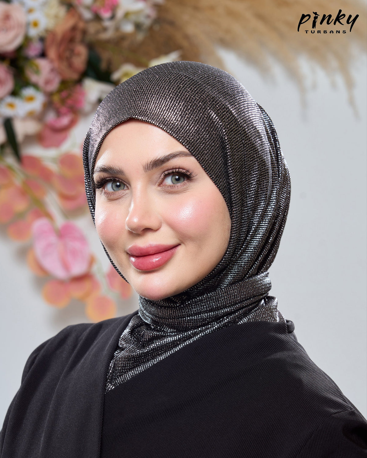 طباقية سواريه ليكرا بكباسين خلفيين من Pinky Turbans – طباقية لامعة للحجاب PKY-22-2