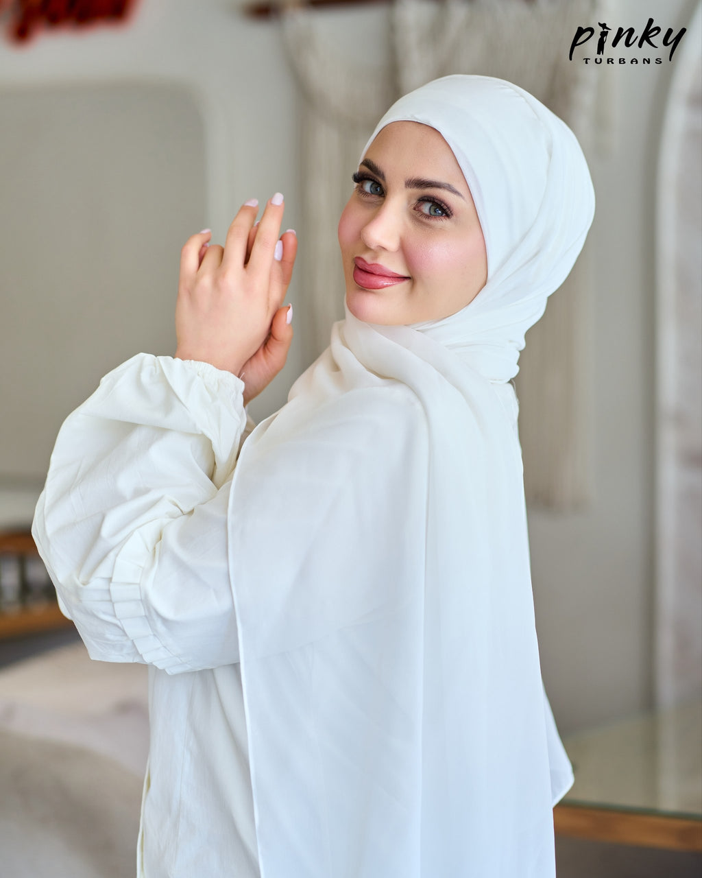 حجاب شيفون ببندانة قطن متصلة بها شريطان للربط وإغلاق مغناطيسي من Pinky Turbans  كود  PKY-23-1