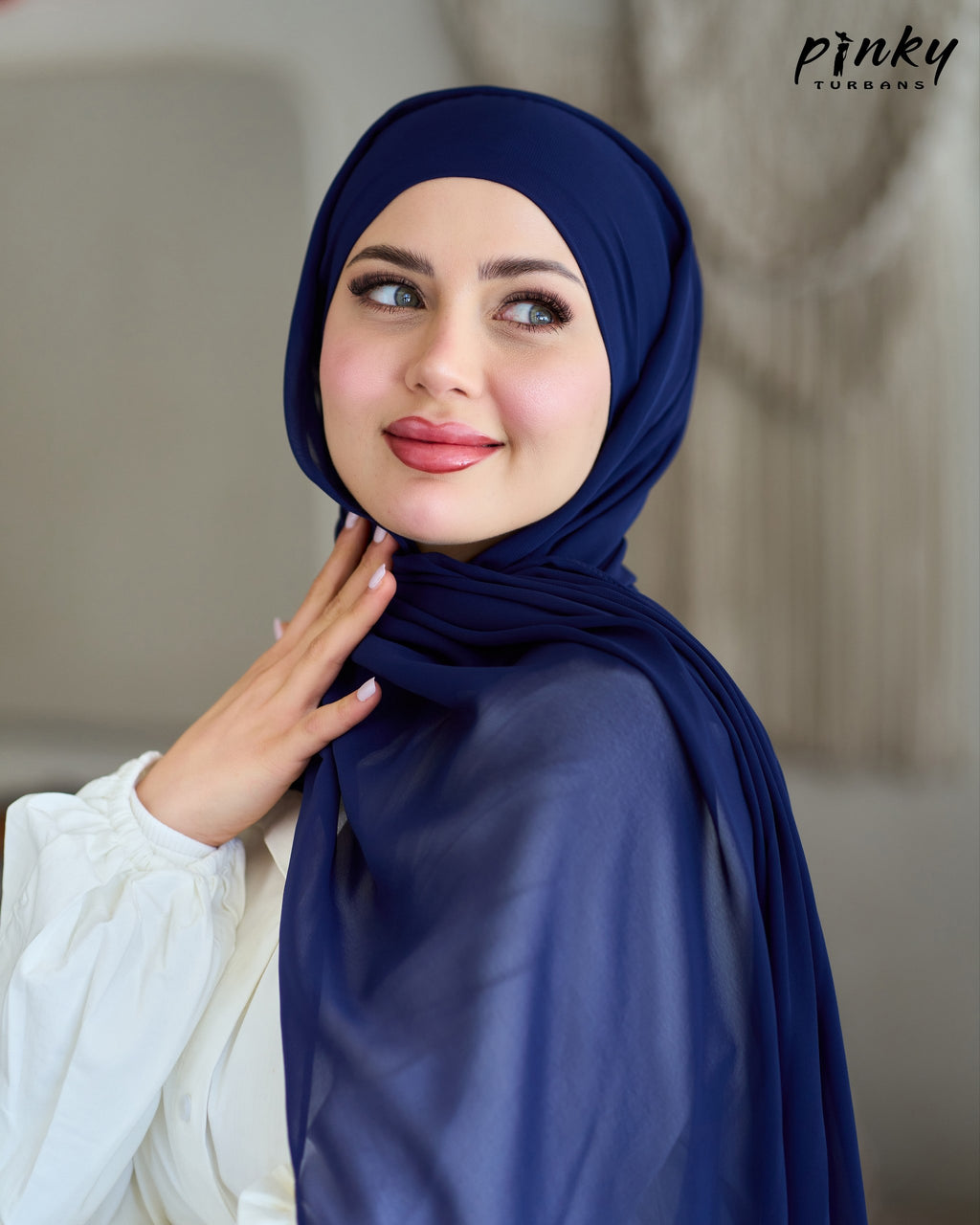 حجاب شيفون ببندانة قطن متصلة بها شريطان للربط وإغلاق مغناطيسي من Pinky Turbans  كود  PKY-23-3
