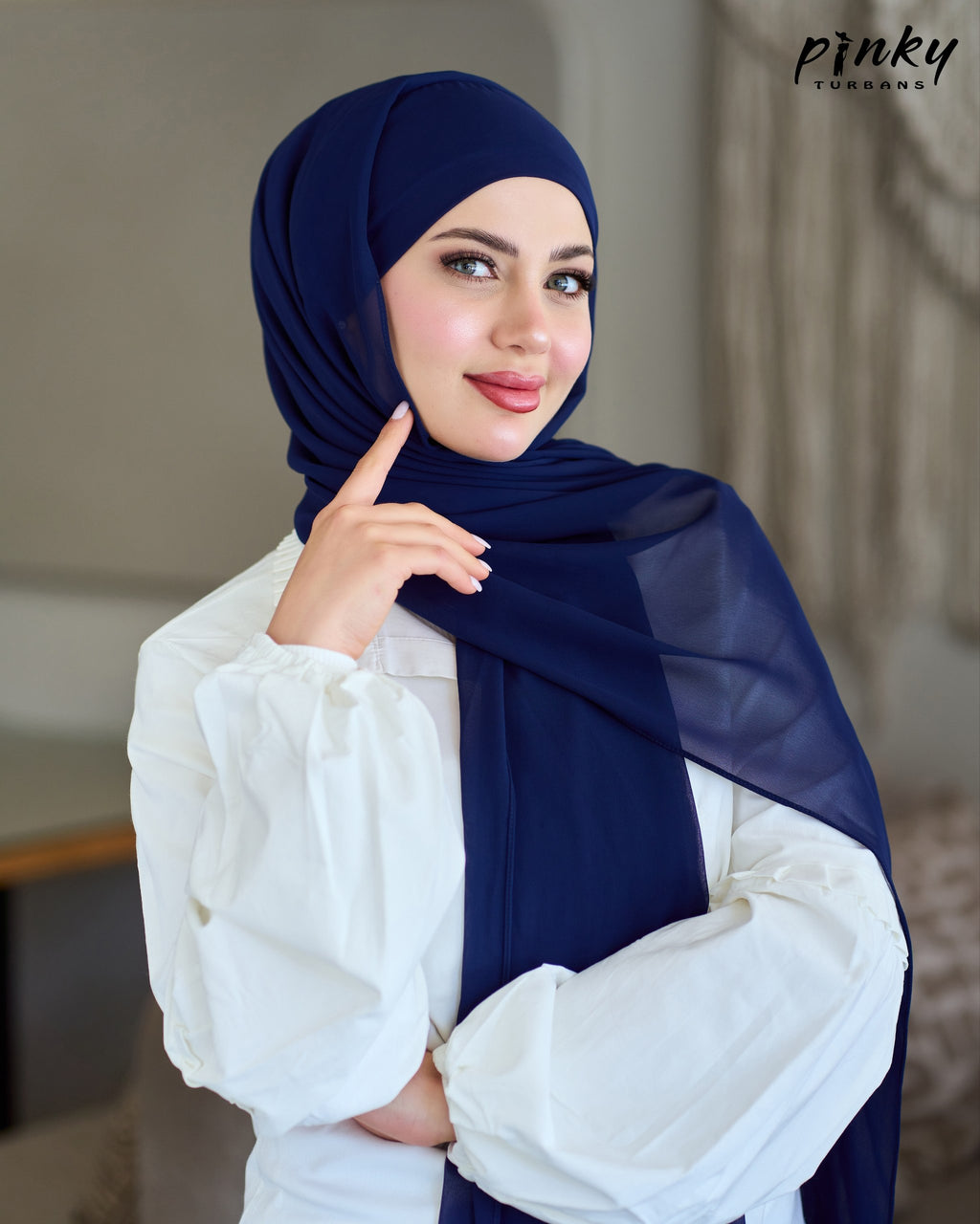 حجاب شيفون ببندانة قطن متصلة بها شريطان للربط وإغلاق مغناطيسي من Pinky Turbans  كود  PKY-23-3