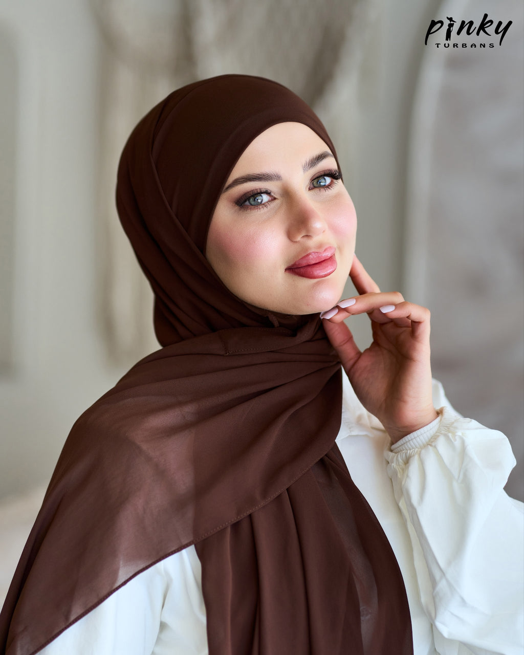 حجاب شيفون ببندانة قطن متصلة بها شريطان للربط وإغلاق مغناطيسي من Pinky Turbans  كود  PKY-23-6