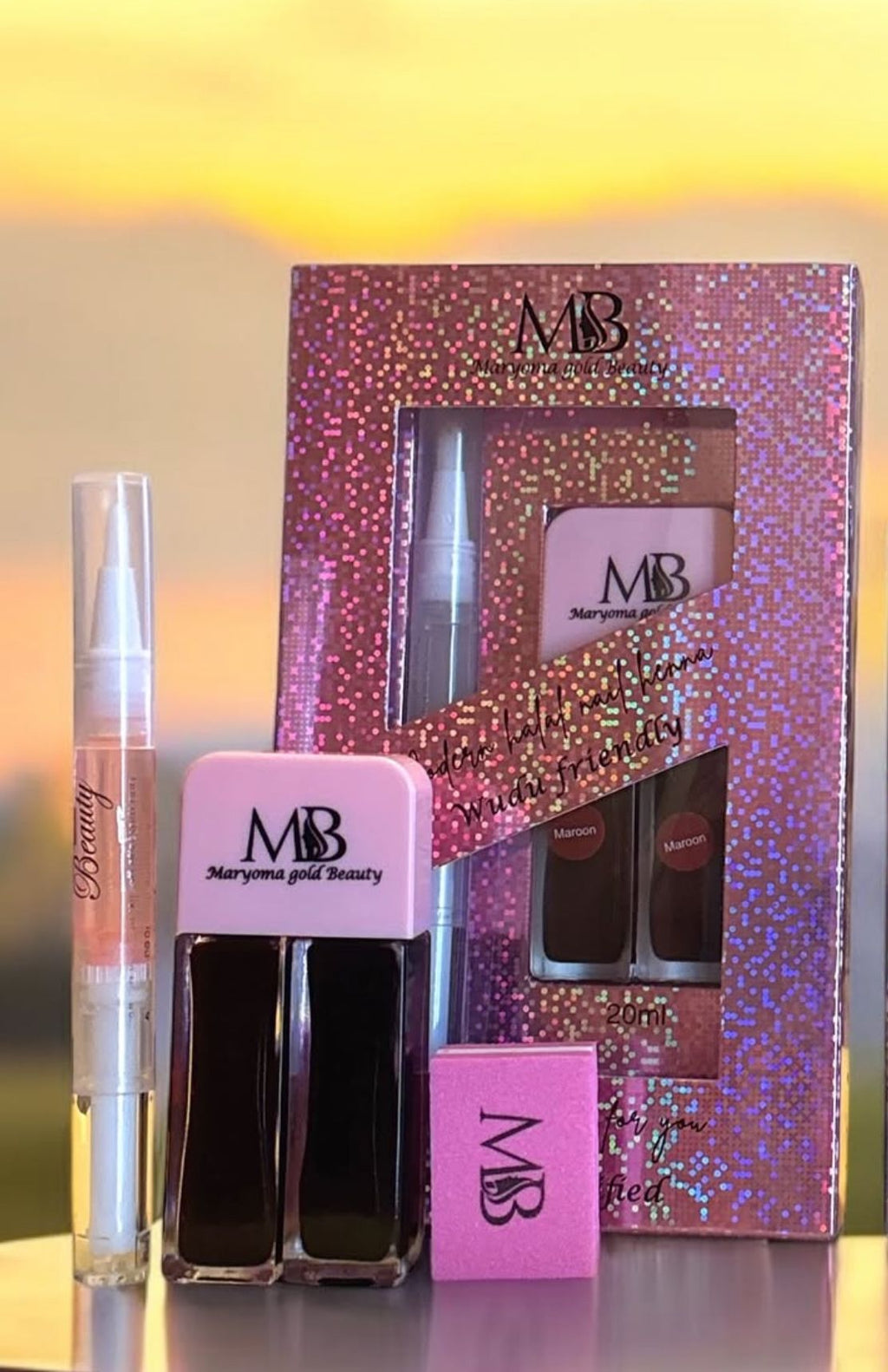 حنا الأظافر الحلال لا تمنع الوضوء ولا الصلاه أحمر و عنابى