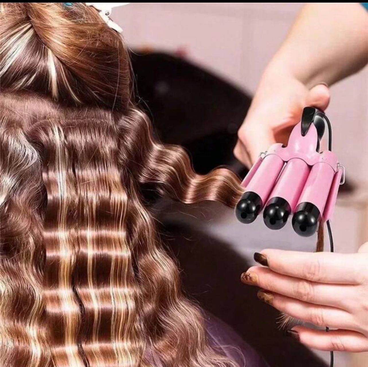 مكواة الشعر الثلاثية لتسريحات كيرلي ساحرة وجذابة بينك