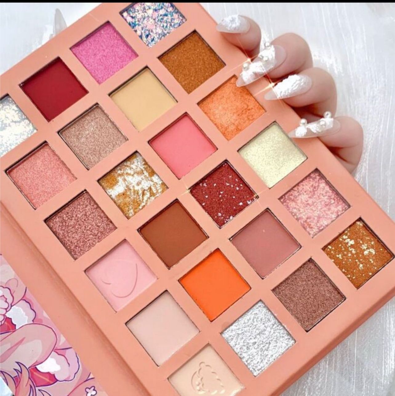 لوحة ظلال عيون 24 لون متلألئ ومقاوم للماء