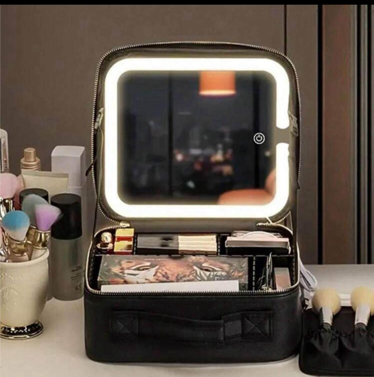 حقيبة مكياج محمولة للسفر مع مرآة LED وإضاءة قابلة للتعديل اللون الاسود