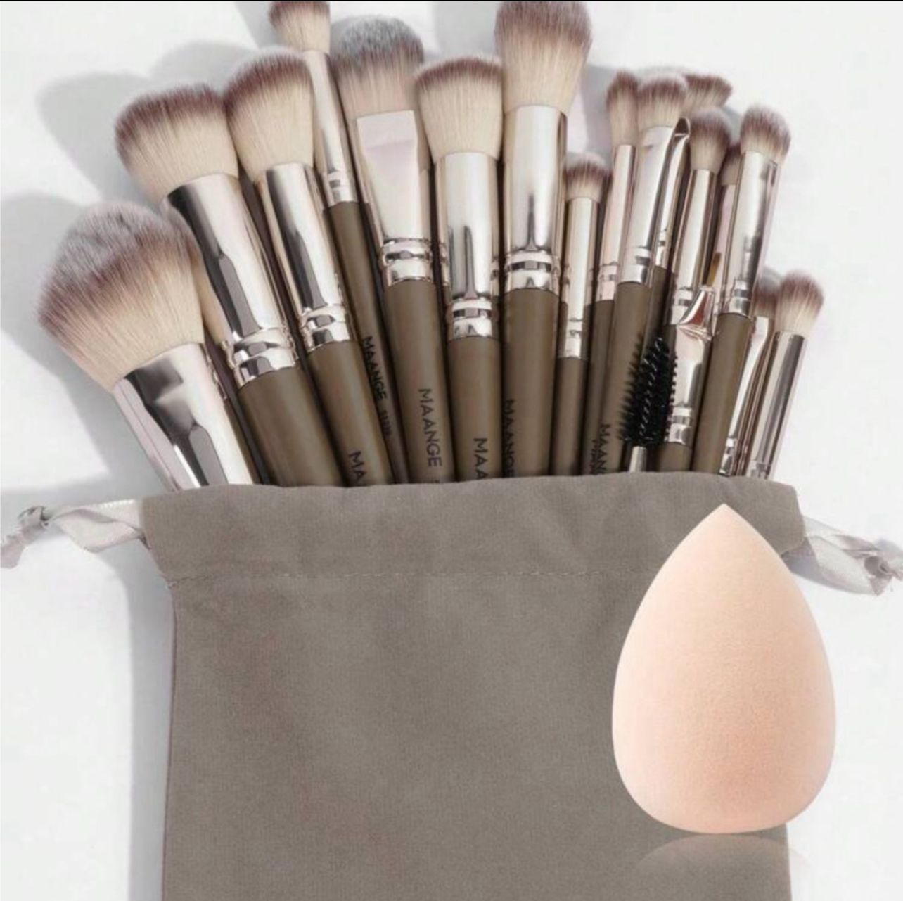 مجموعة فرش مكياج MAANGE الاحترافية – 20 أداة لجمالك الكامل اللون الشمبانى code no 354