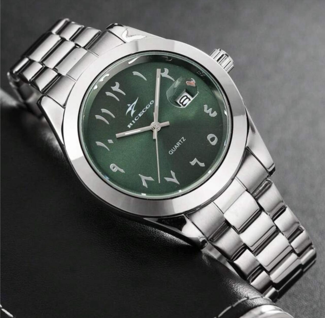 ساعة RICECGO رجالية كلاسيكية – قرص أخضر بأرقام عربية، عرض للتاريخ، تصميم رسمي أنيق، سوار فولاذ، 40 مم GMGA 030