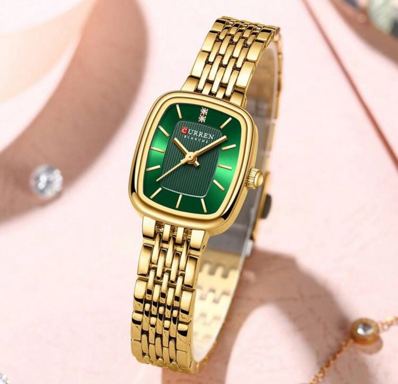 ساعة نسائية أنيقة من CURREN بتصميم مربع – مقاومة للماء، حزام ذهبي وميناء أخضر، مناسبة للأعمال والهدايا LGMG 9093