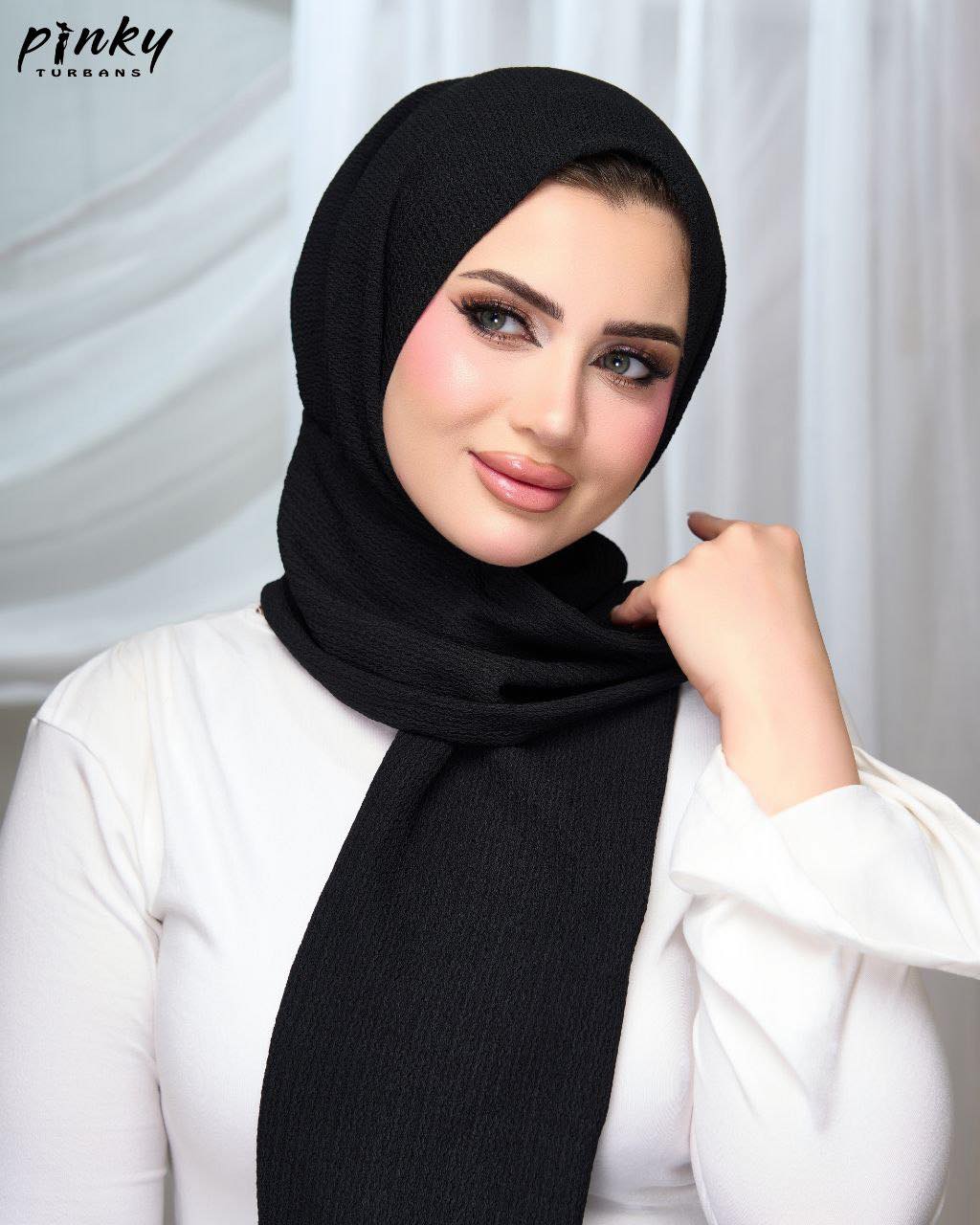 حجاب بكبسولة أمامية بخامة كرينكل سادة من PINKY – كود: PKY-003-BL