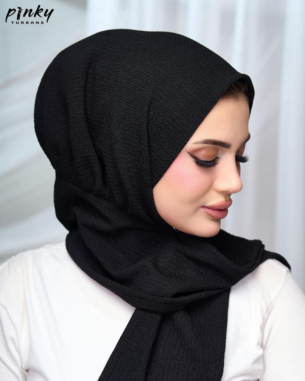 حجاب بكبسولة أمامية بخامة كرينكل سادة من PINKY – كود: PKY-003-BL