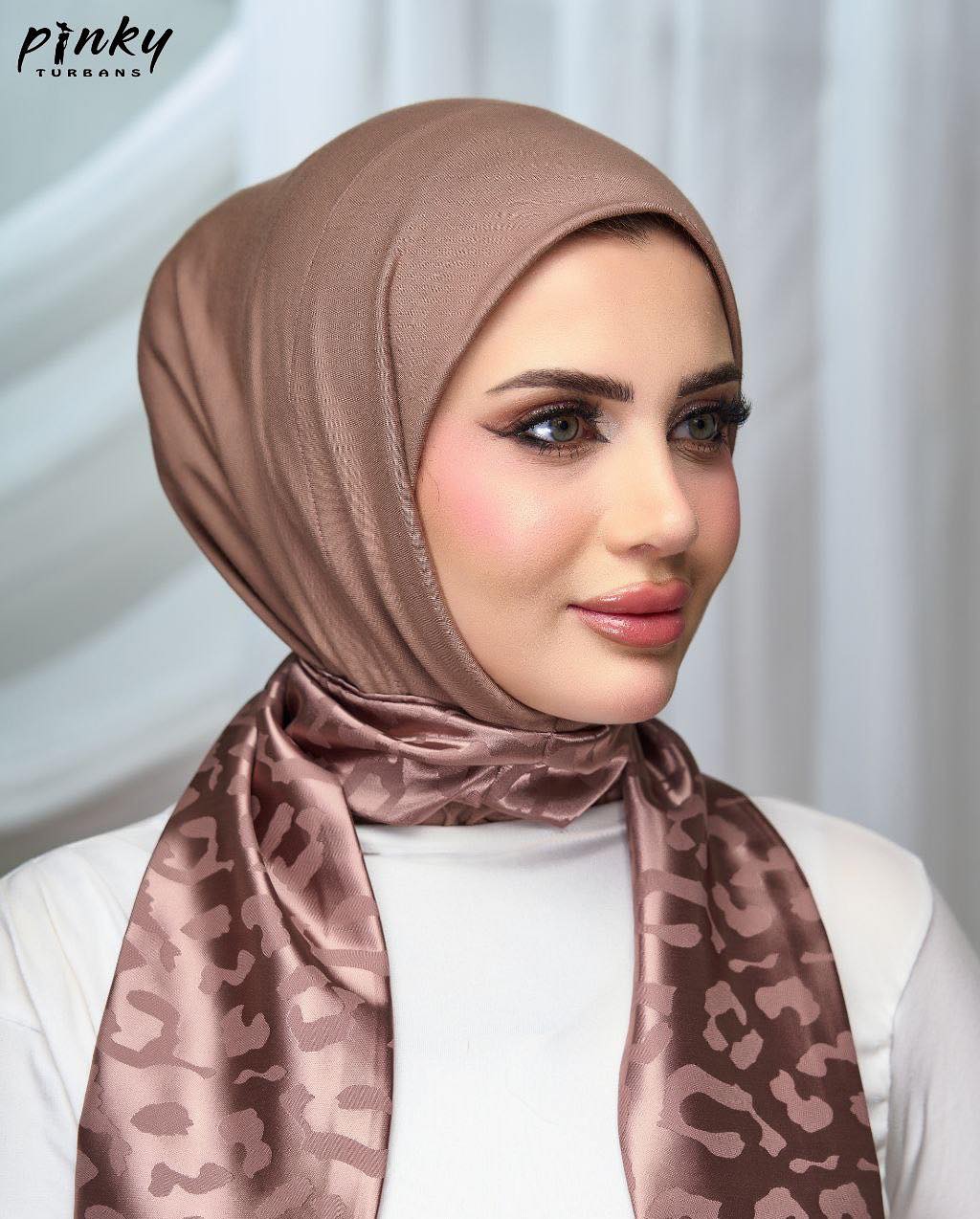 طباقية قطن بشريطين ستان قابلة للتشكيل من Pinky Turbans – كود: PKY-007-BG