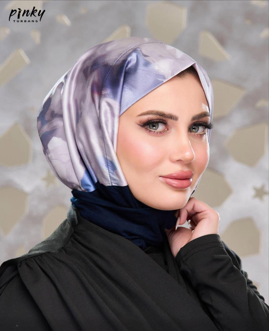 طباقية ساتان منقوش × قطن بجوانب مرنة وتغليق كباسين من الخلف - من بينكي كود PKY-010-SKY