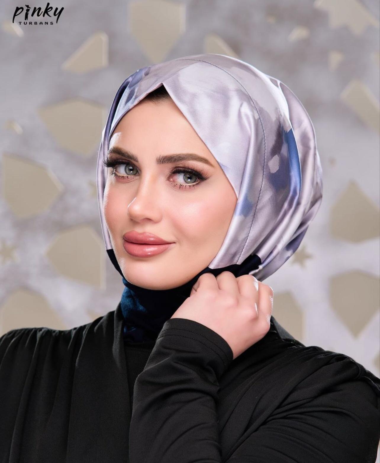 طباقية ساتان منقوش × قطن بجوانب مرنة وتغليق كباسين من الخلف - من بينكي كود PKY-010-SKY