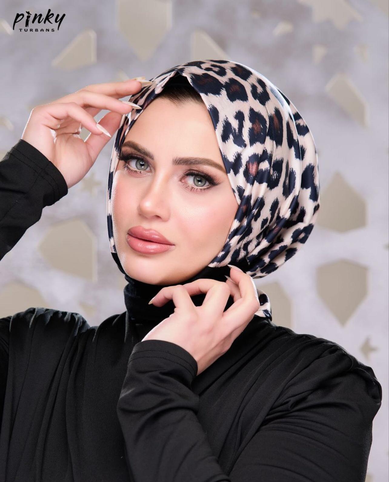 طباقية ساتان منقوش × قطن بجوانب مرنة وتغليق كباسين من الخلف - من بينكي كود PKY-010-AN