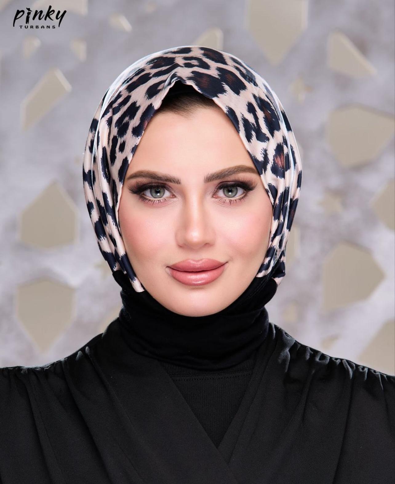 طباقية ساتان منقوش × قطن بجوانب مرنة وتغليق كباسين من الخلف - من بينكي كود PKY-010-AN