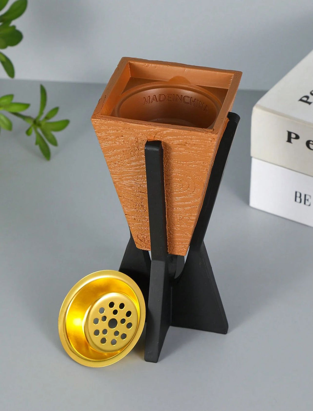 حارق بخور راتنجي بتصميم عصري بسيط ارتفاع 16.5 سم مع قاعدة أنيقة INC-001-LBN