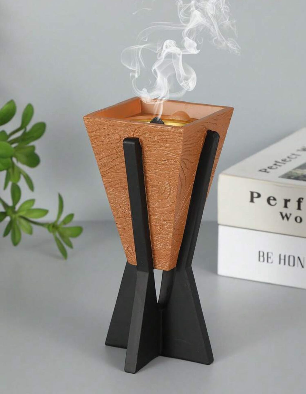 حارق بخور راتنجي بتصميم عصري بسيط ارتفاع 16.5 سم مع قاعدة أنيقة INC-001-LBN