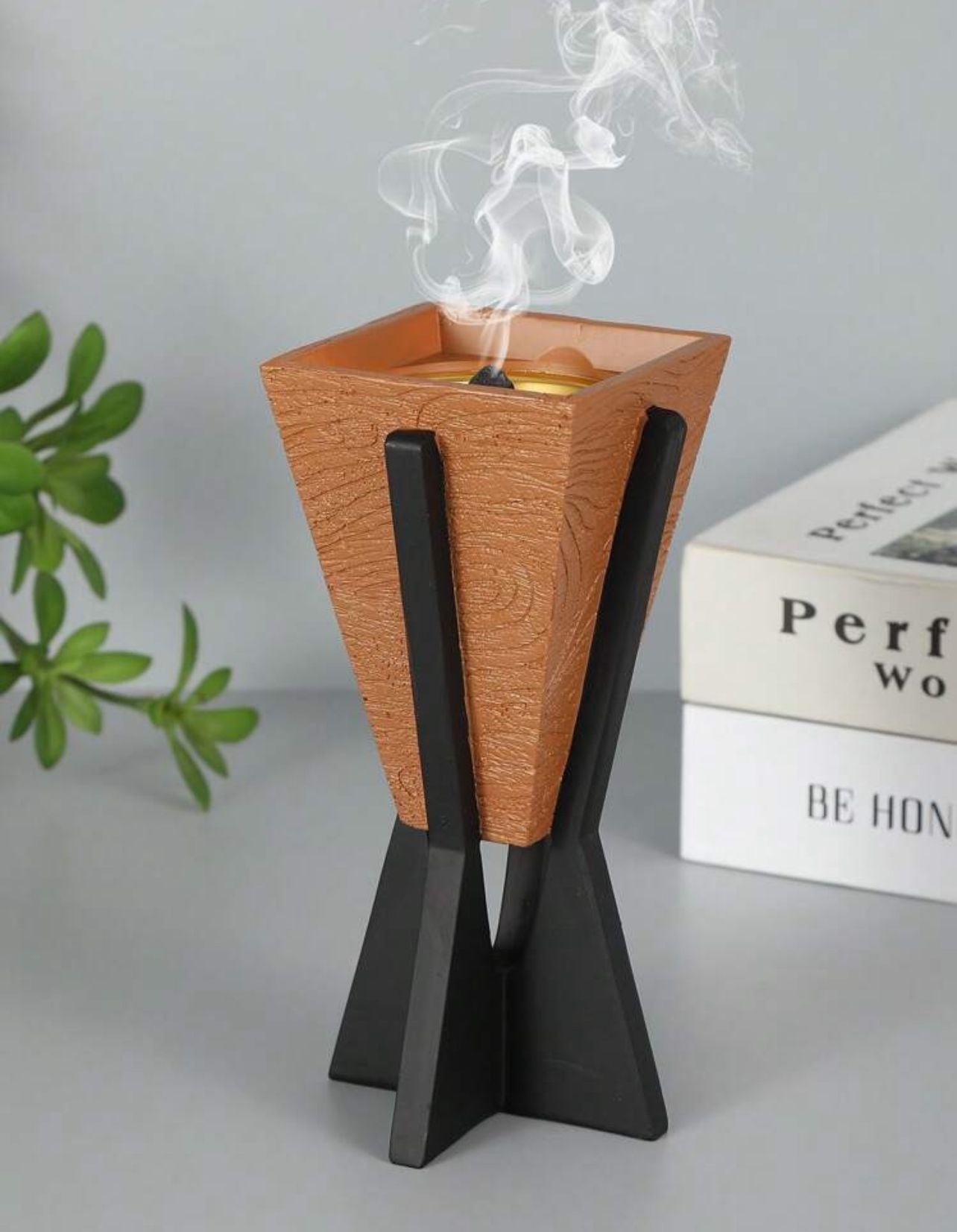 حارق بخور راتنجي بتصميم عصري بسيط ارتفاع 16.5 سم مع قاعدة أنيقة INC-001-LBN