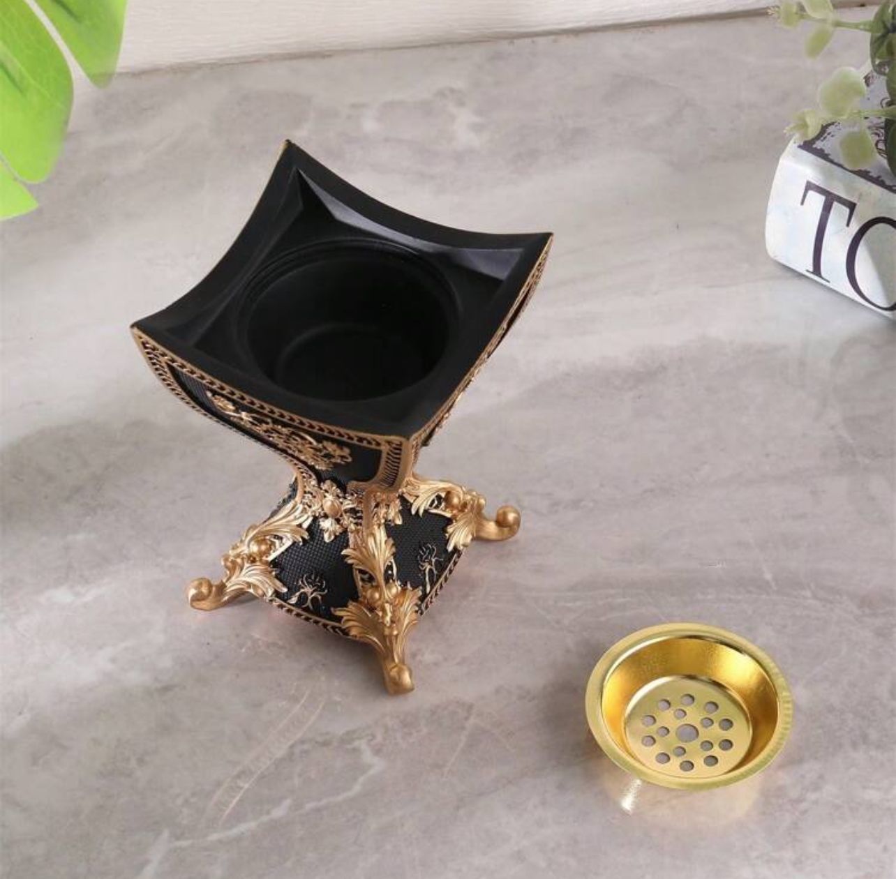 مبخرة أنيقة بتصميم عتيق – أسود وذهبي INC-003-BKGD