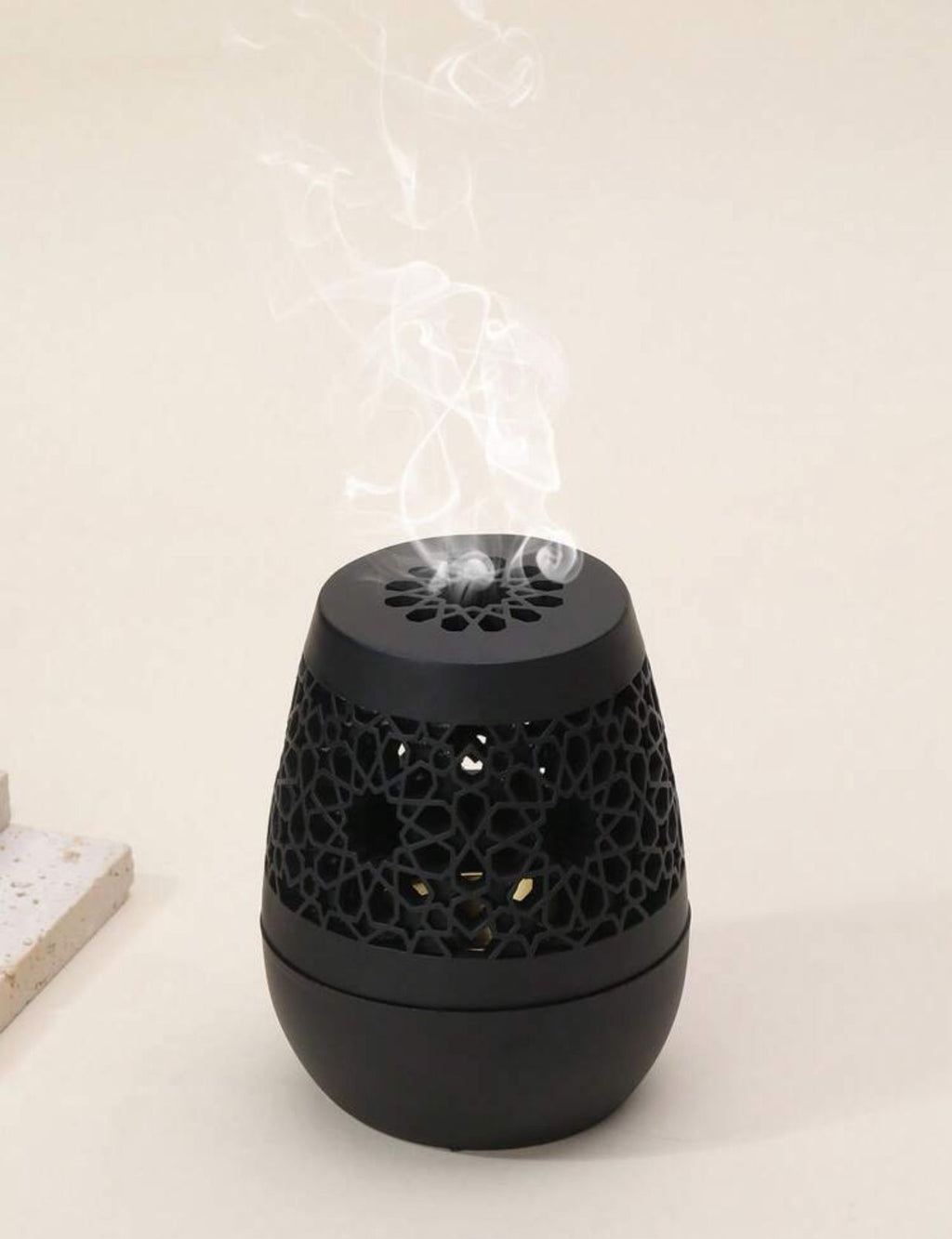 موقد بخور بيضاوي بنقوش خشبية ومفرغ بزخارف أزهار تصميم أنيق ومميز INC-004-BK