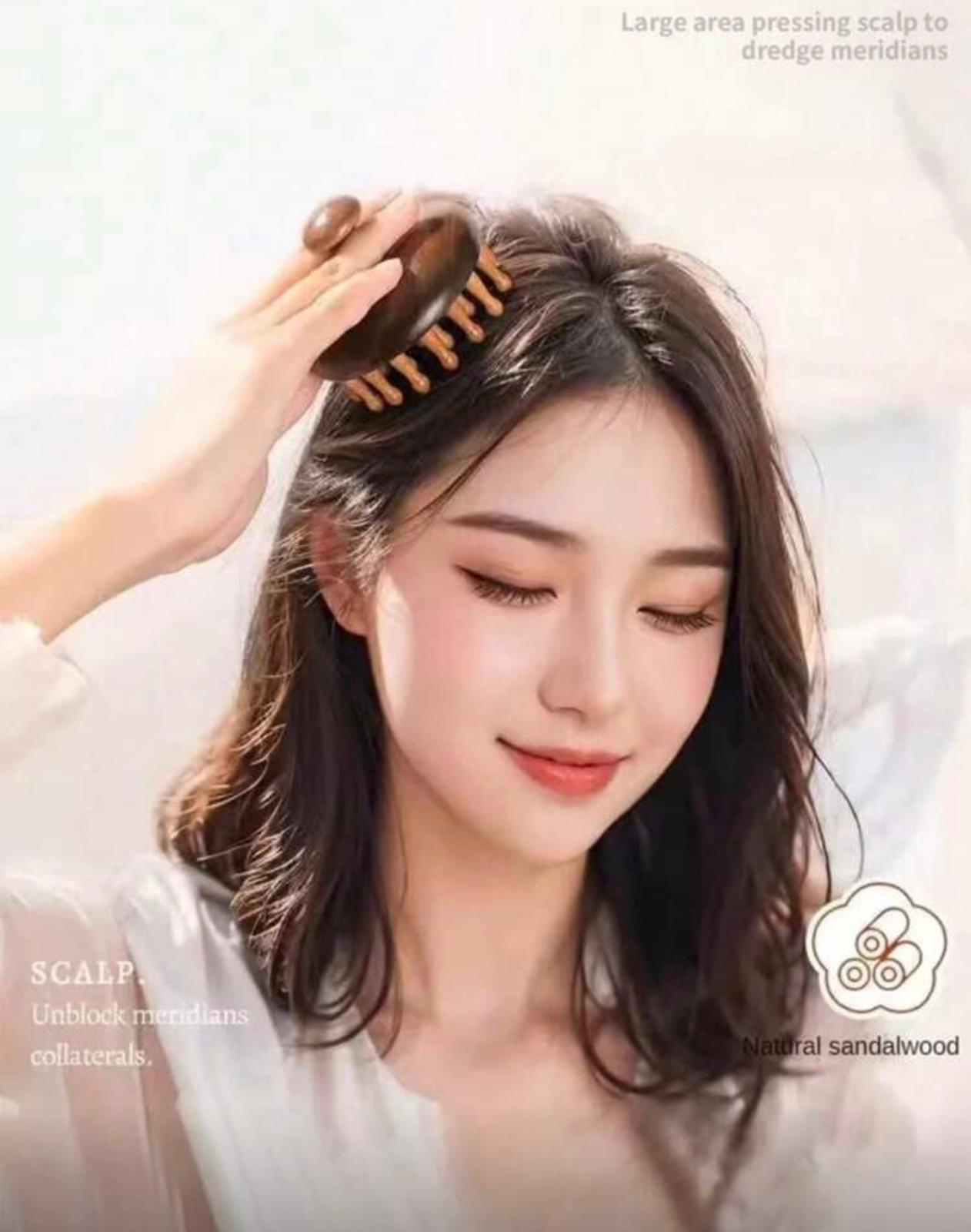 أداة تدليك فروة الرأس من خشب الصندل الطبيعي – محمولة وفعّالة للاسترخاء