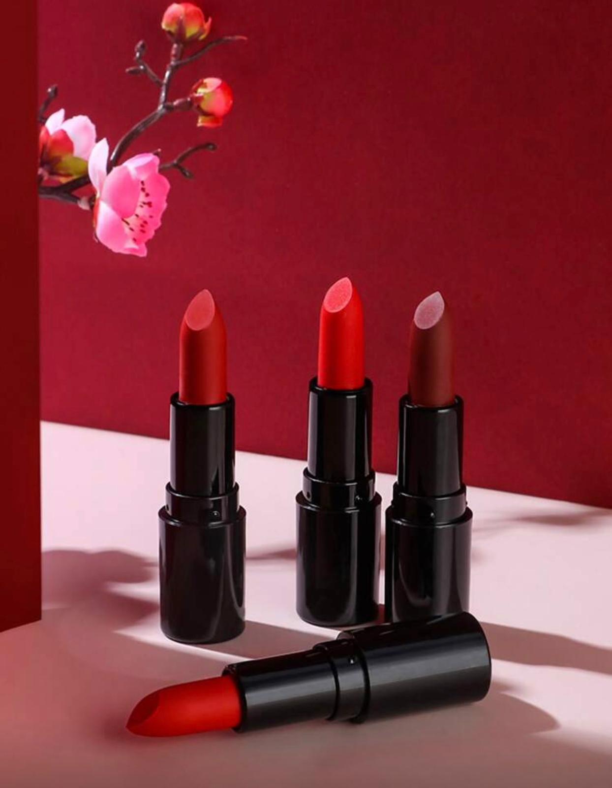 مجموعة أحمر شفاه فيلفتي غير لامع – 4 قطع ثابتة ومقاومة للماء