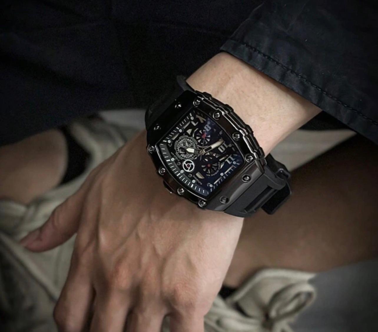 ساعة رجالية رياضية بتصميم برميلي مع سوار سيليكون فخم – علبة هدايا أنيقة GBBB 3872