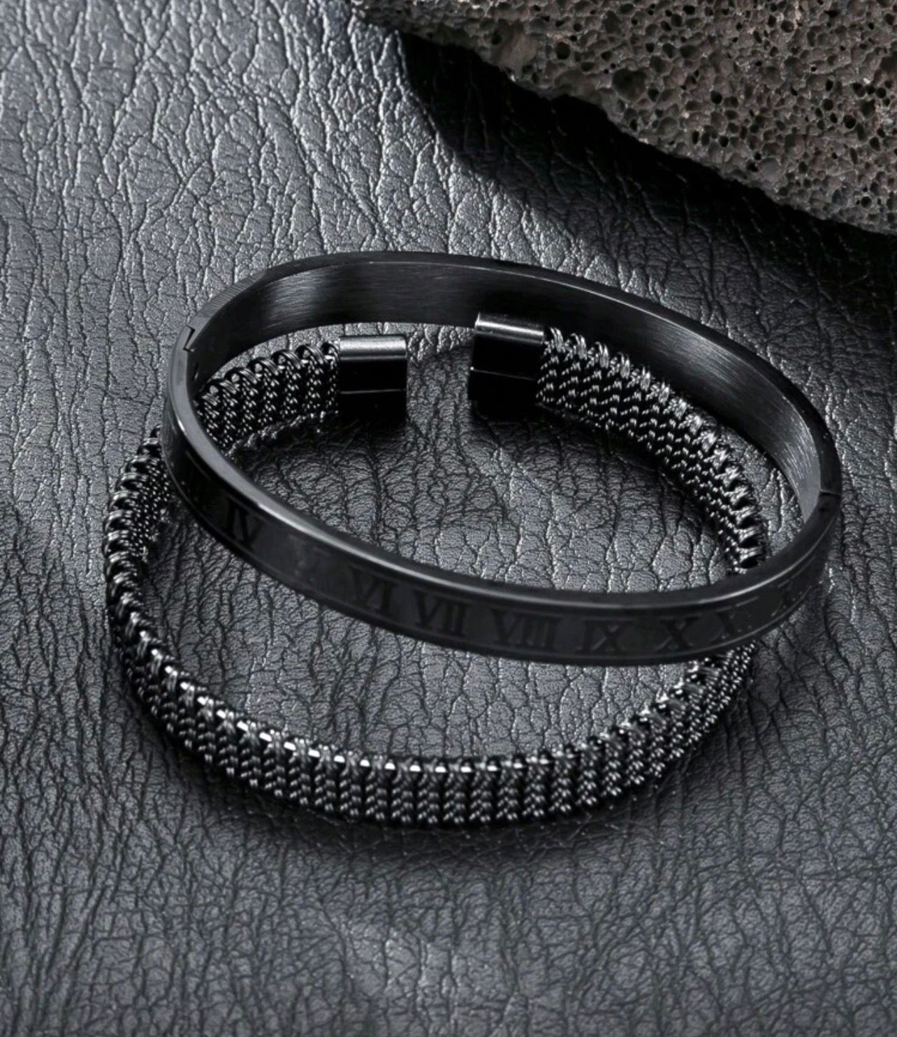 مجموعة أساور رجالية سوداء – تصميم جوثي وأرقام رومانية – GM 525