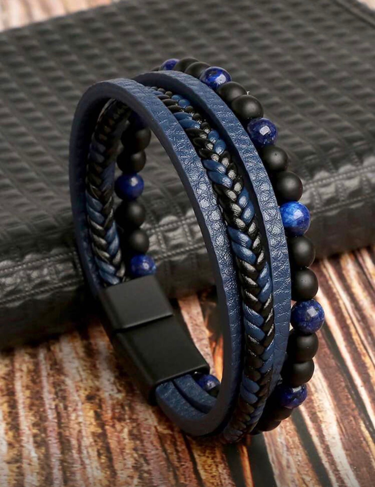 سوار رجالي متعدد الطبقات بخرز أزرق وجلد صناعي – GM 587
