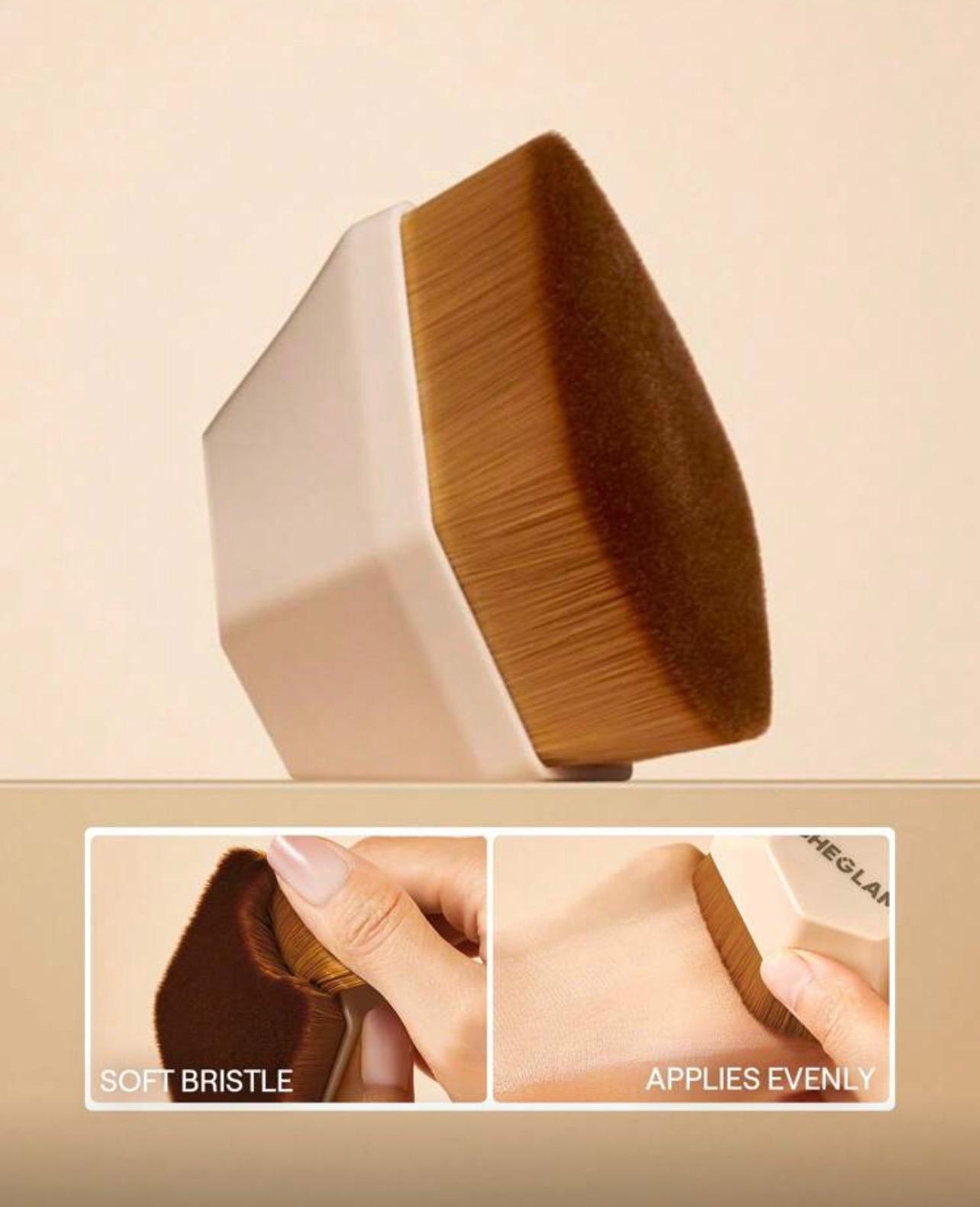 فرشاة كريم أساس مسطحة متعددة الزوايا من SHEGLAM – تغطية ناعمة بدون خطوط