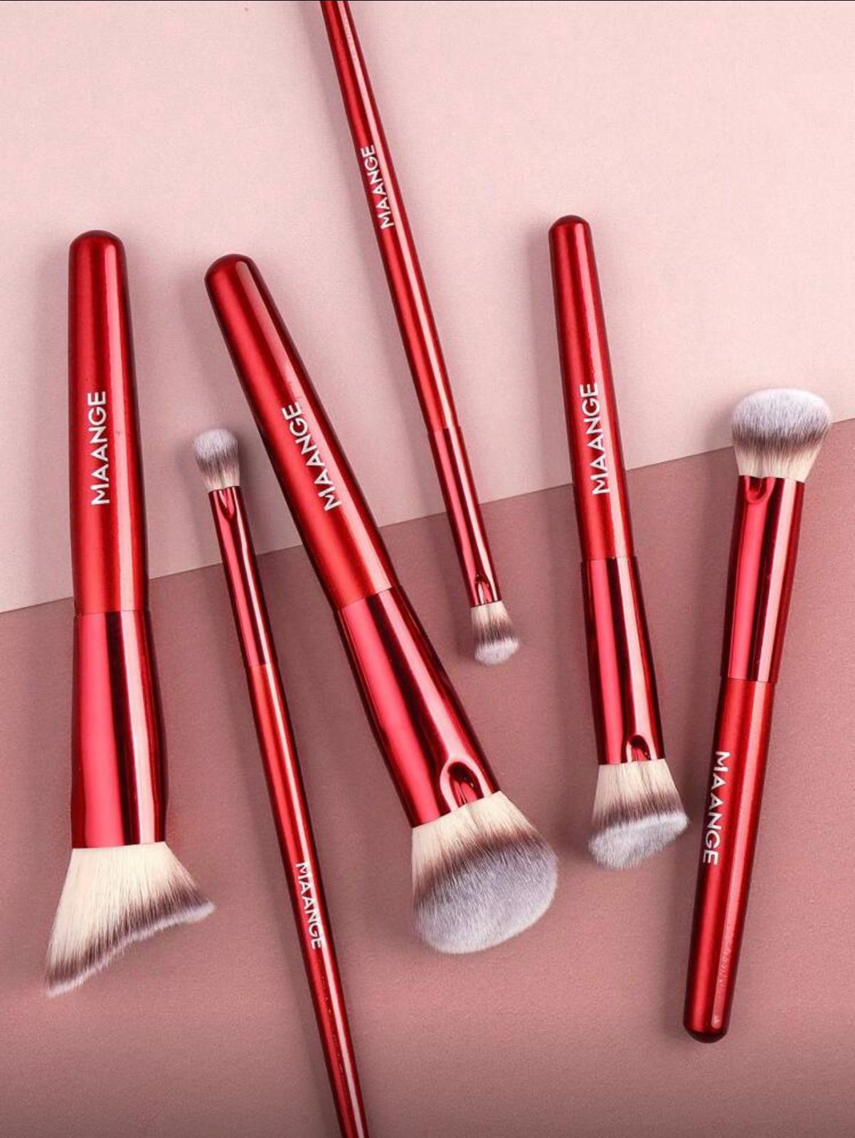 طقم فرش مكياج 6 قطع MAANGE بمقبض خشبي كلاسيكي – فرش ناعمة احترافية لإطلالة متقنة CODE 225