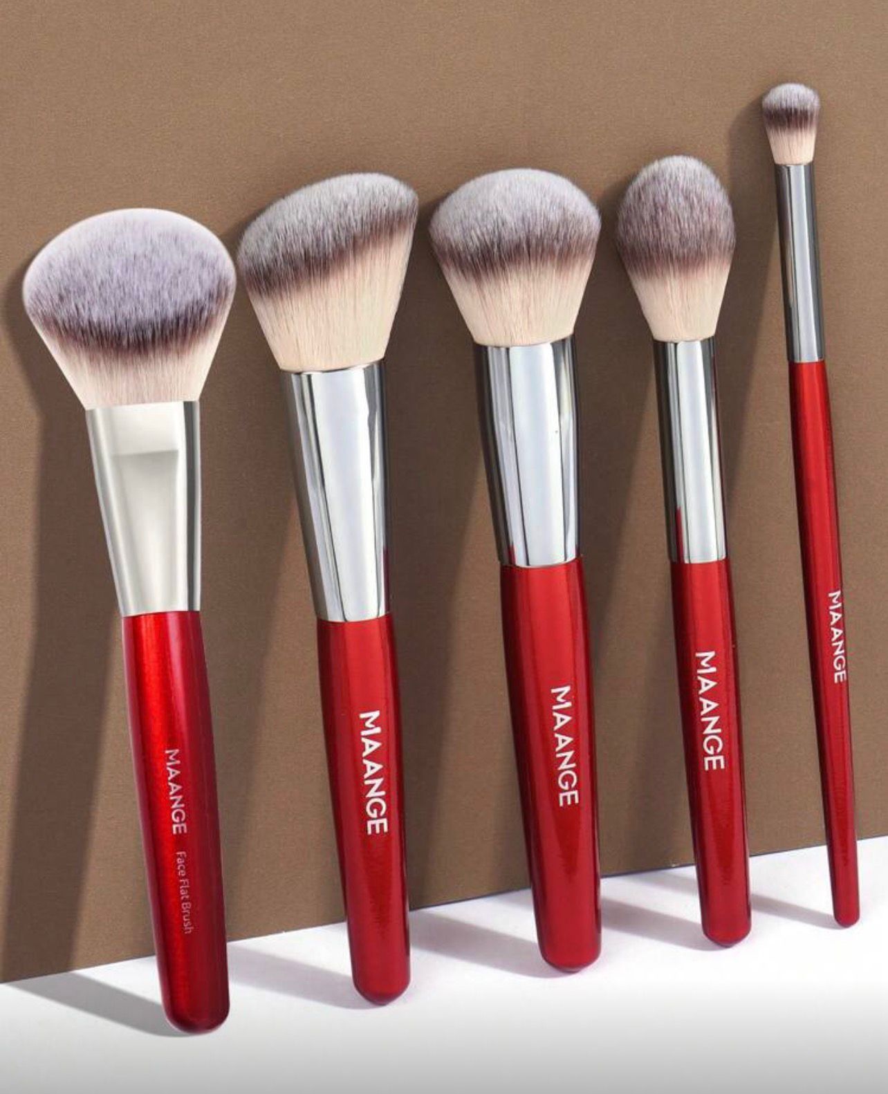 طقم فرش مكياج 5 قطع – شعيرات ناعمة لتطبيق مثالي مع تصميم أنيق  CODE 224