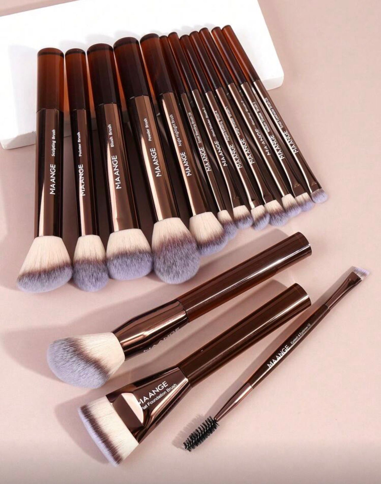 طقم فرش مكياج 15 قطعة MAANGE – ألياف ناعمة وتصميم ألمنيوم فاخر للمكياج الاحترافي  Code No 368