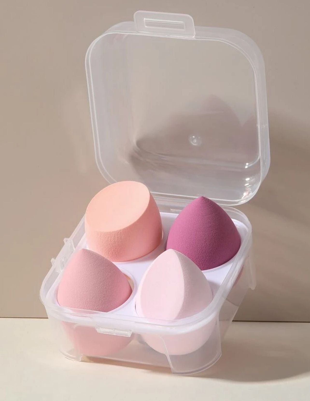 سيت بيوتي بلندر – 4 قطع مع علبة تخزين بينك