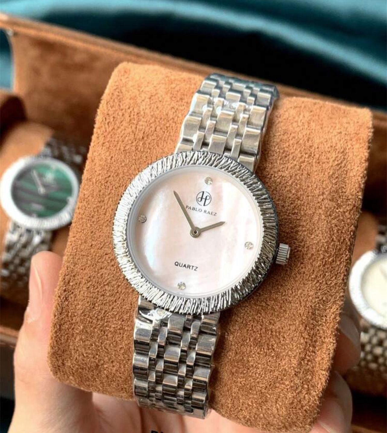 ساعة نسائية أنيقة من Pablo Raez – تصميم فضي راقٍ مرصع، مقاومة للماء، هدية مثالية LSMW 2016