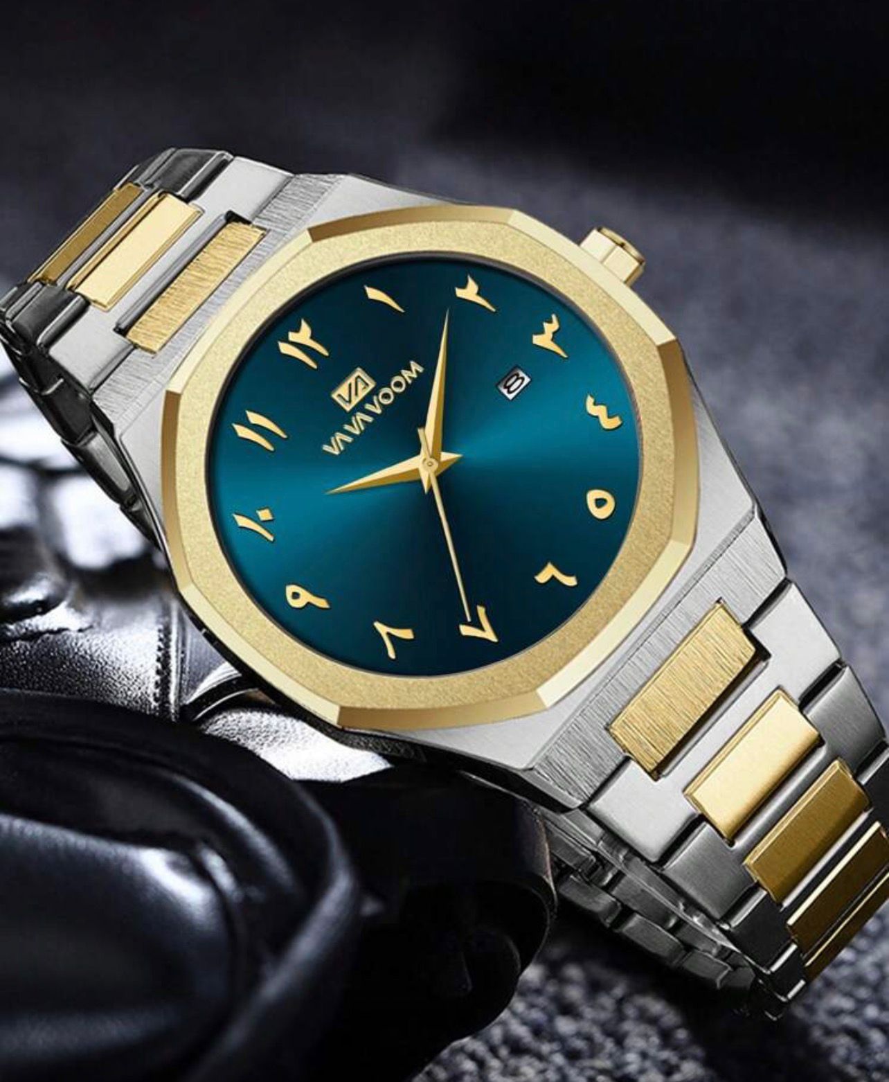 ساعة رجالية فاخرة من VA VA VOOM بقرص أزرق وأرقام عربية – تصميم ذهبي فضي من الفولاذ المقاوم للصدأ GMTB 2931