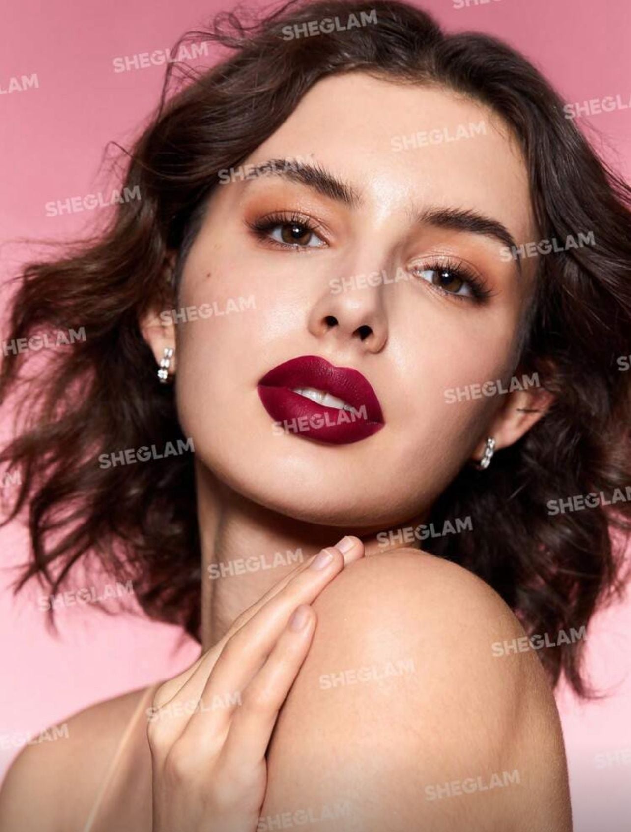 أحمر شفاه مخملي فاخر من  شيقلام   – لون Flame