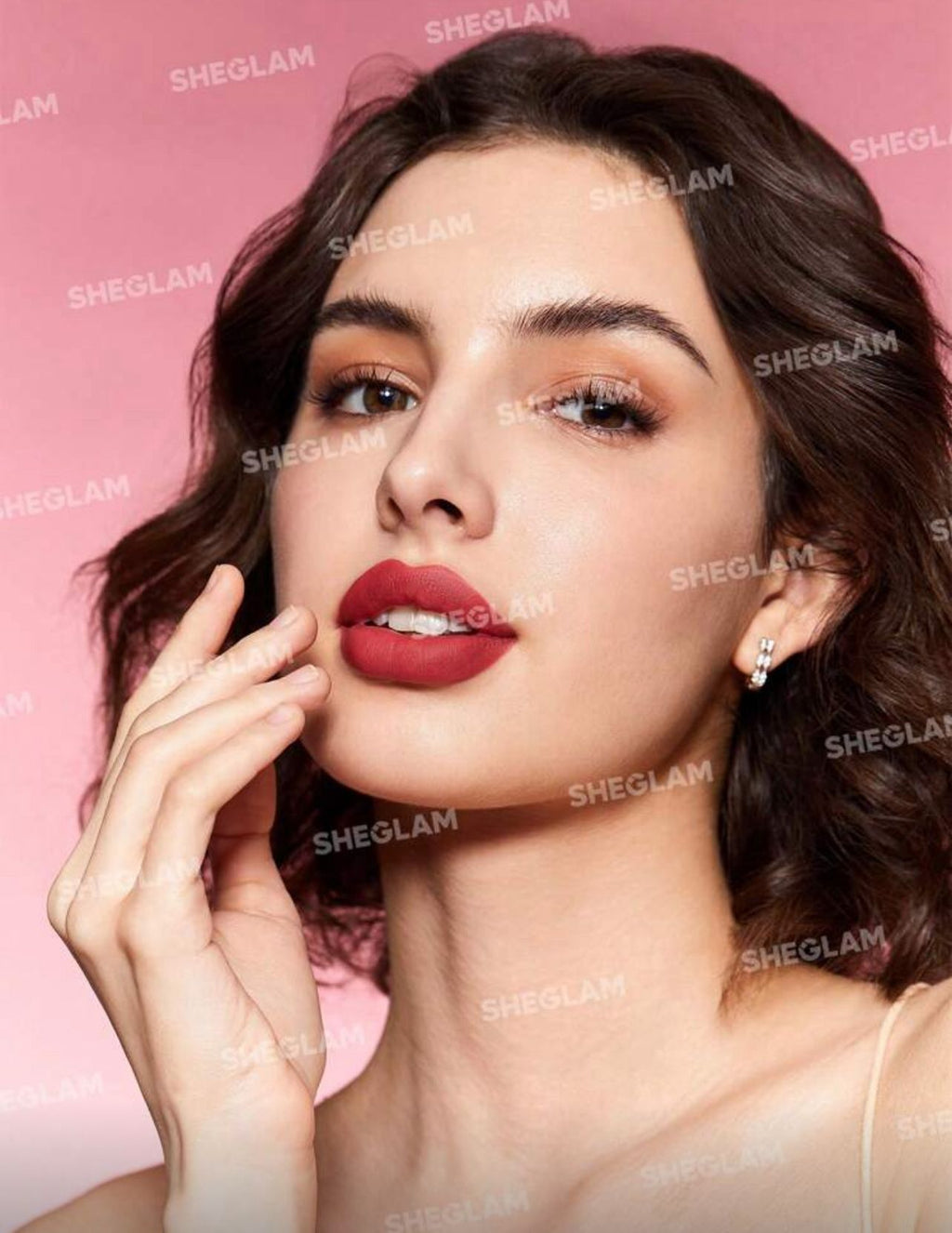 أحمر شفاه مخملي فاخر من  شيقلام   – لون  Cupid’s Bow