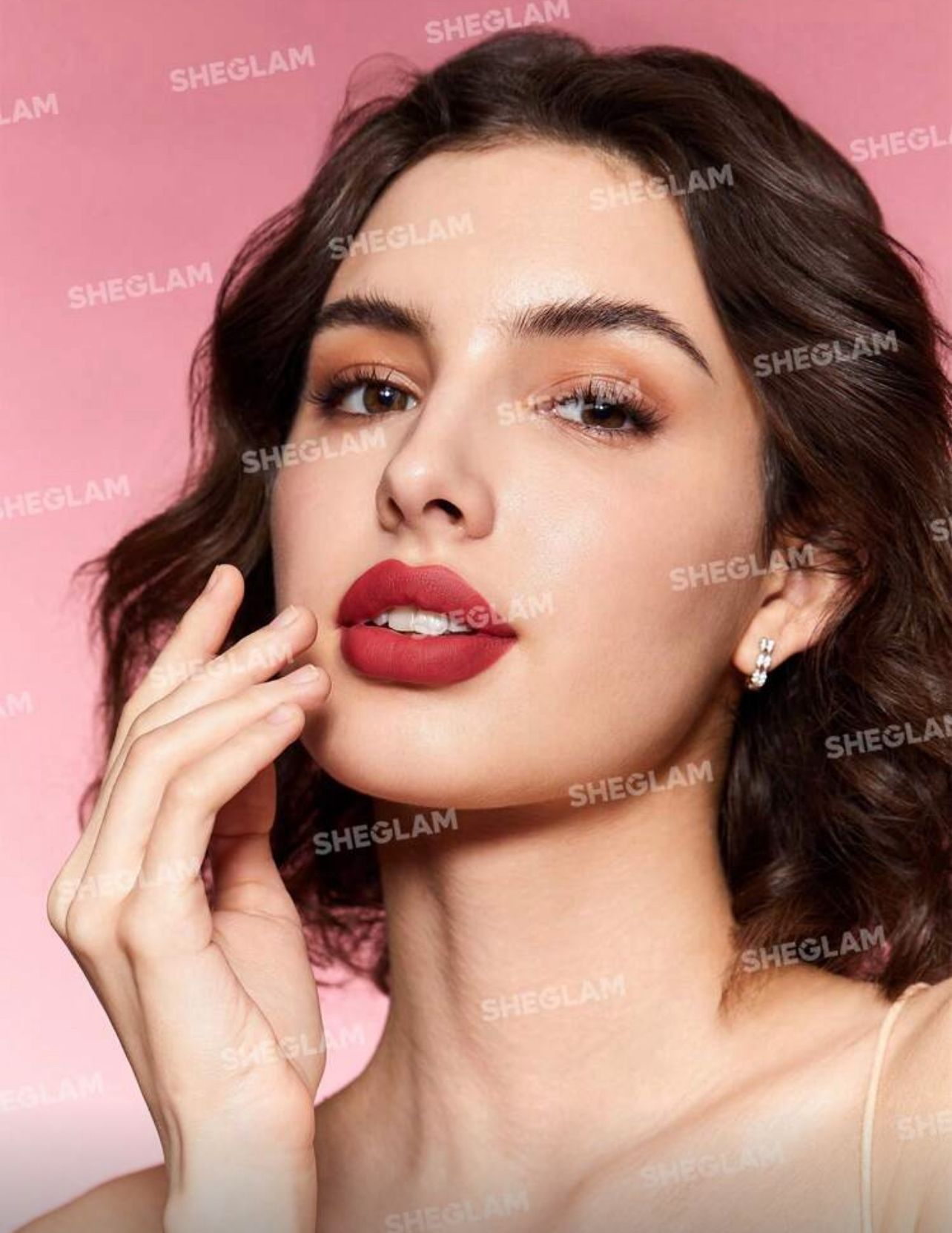 أحمر شفاه مخملي فاخر من  شيقلام   – لون  Cupid’s Bow