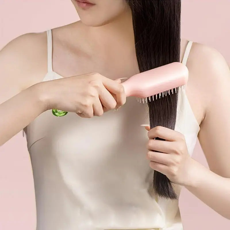 مشط سحري بضغطة واحدة لتنظيف الشعر – مضاد للتشابك والكهرباء الساكنة كود 22