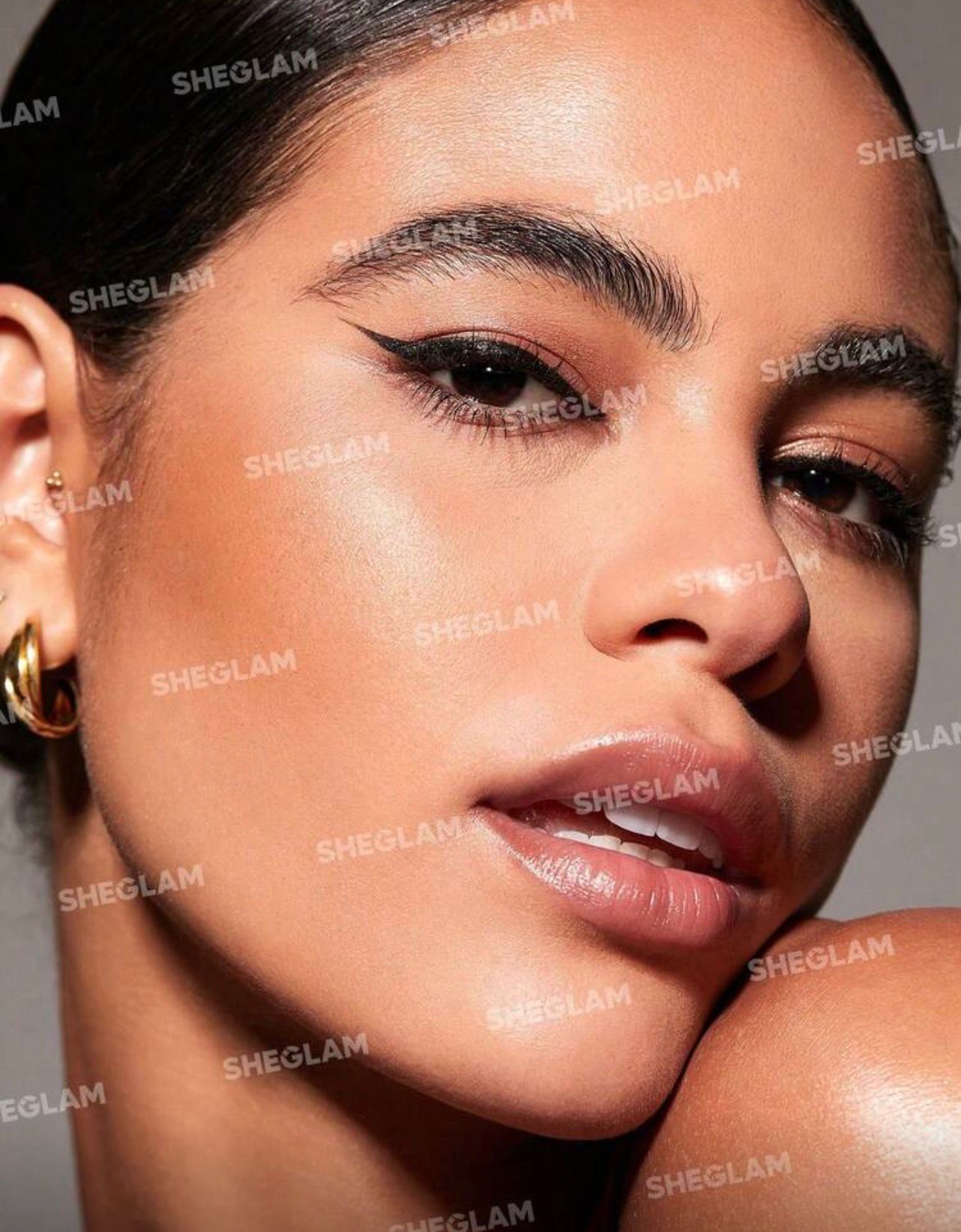 كحل SHEGLAM Wing It السائل 2 في 1 – أسود، مقاوم للماء والتلطخ