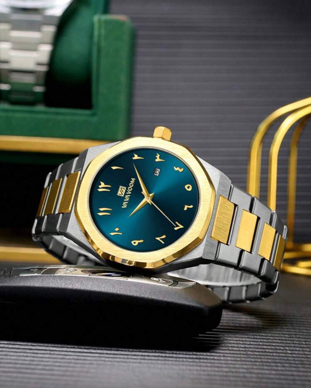 ساعة رجالية فاخرة من VA VA VOOM بقرص أزرق وأرقام عربية – تصميم ذهبي فضي من الفولاذ المقاوم للصدأ GMTB 2931