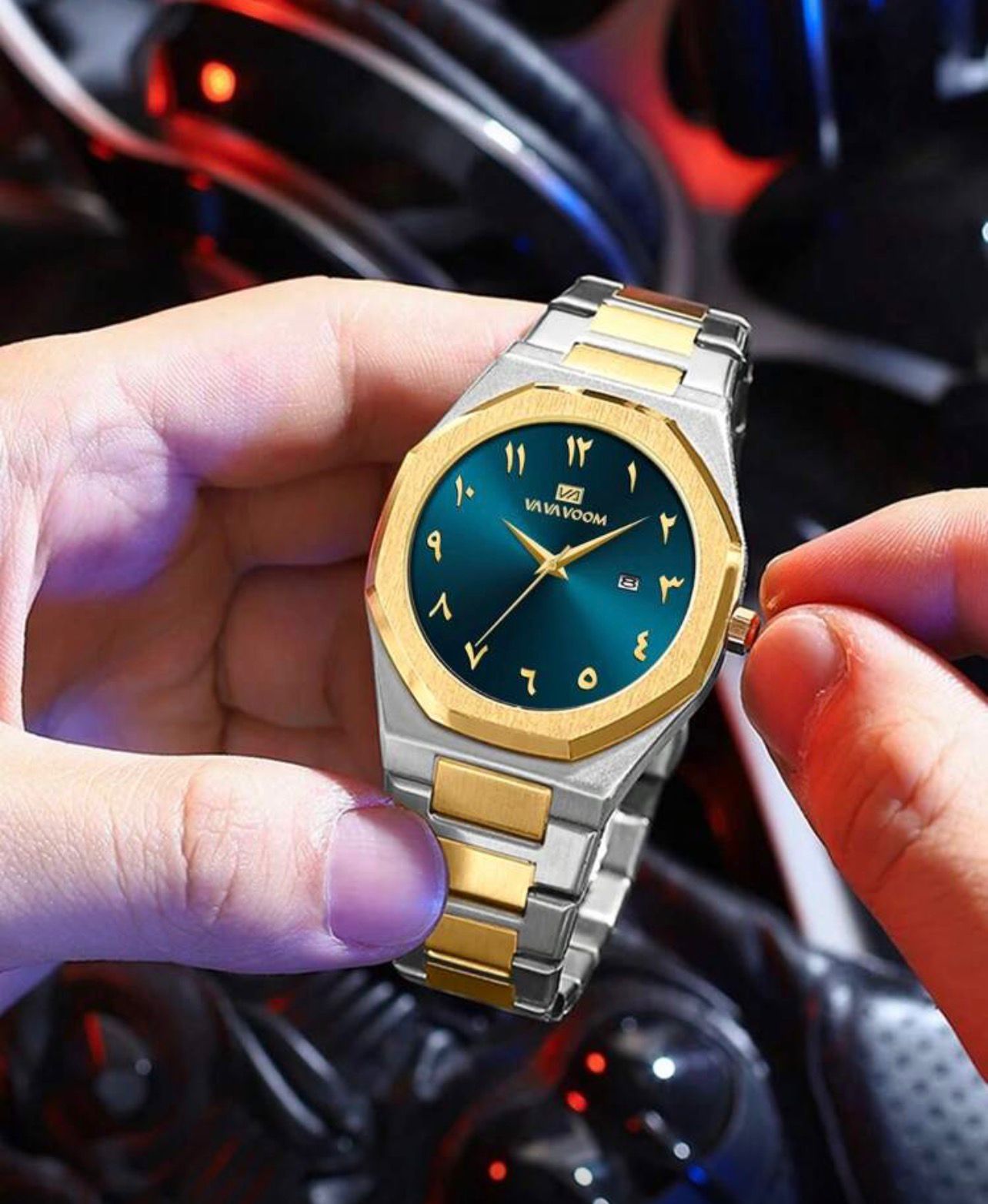 ساعة رجالية فاخرة من VA VA VOOM بقرص أزرق وأرقام عربية – تصميم ذهبي فضي من الفولاذ المقاوم للصدأ GMTB 2931