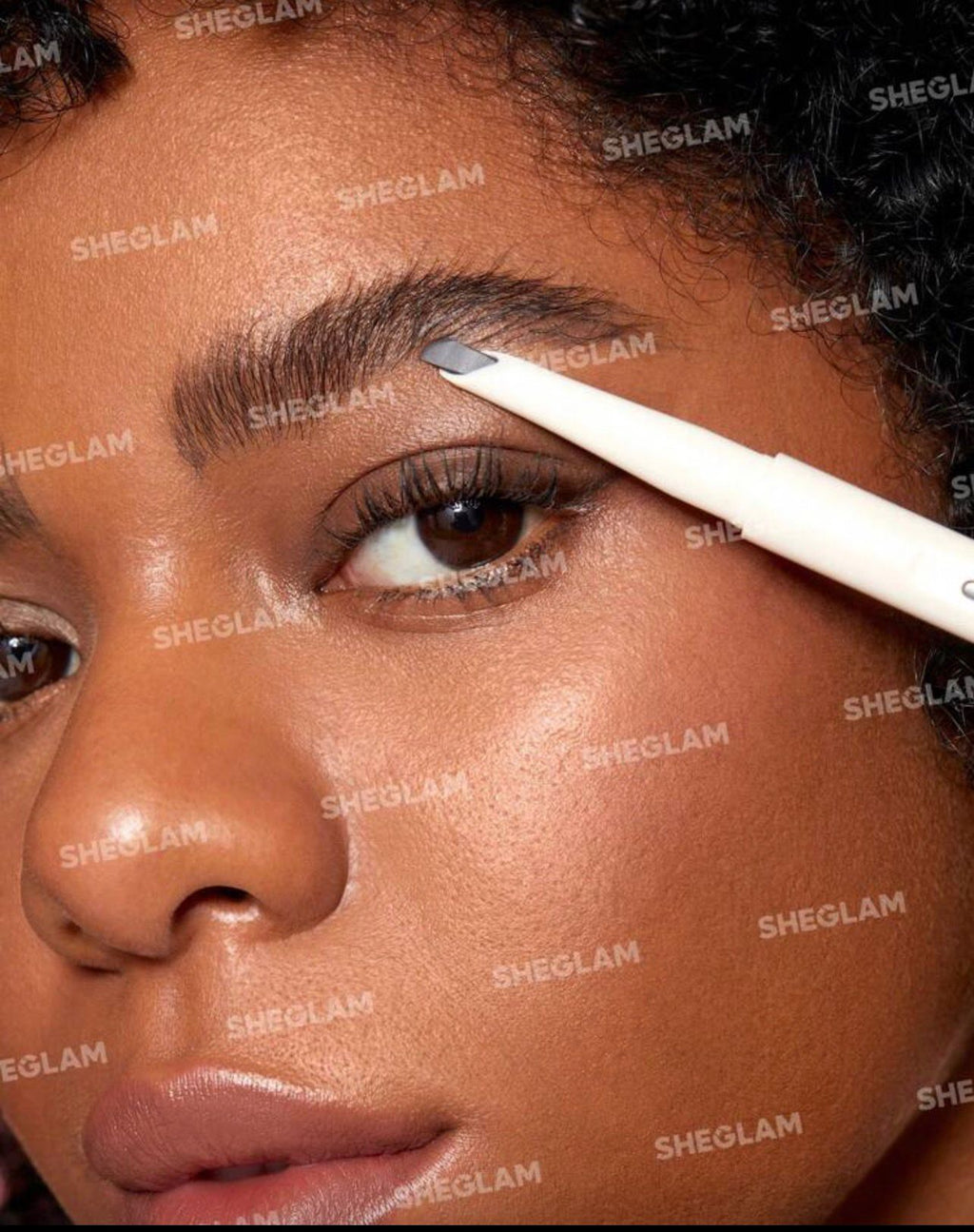 قلم حواجب SHEGLAM أوتوماتيكي مقاوم للماء – لون إسبريسو، ثبات طويل وتحديد طبيعي
